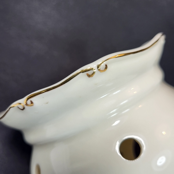 Yankee Candle Snowflake Wax WARMER Cream Cut Outs Gold Trim 5" Tealight - Picture 11 of 15